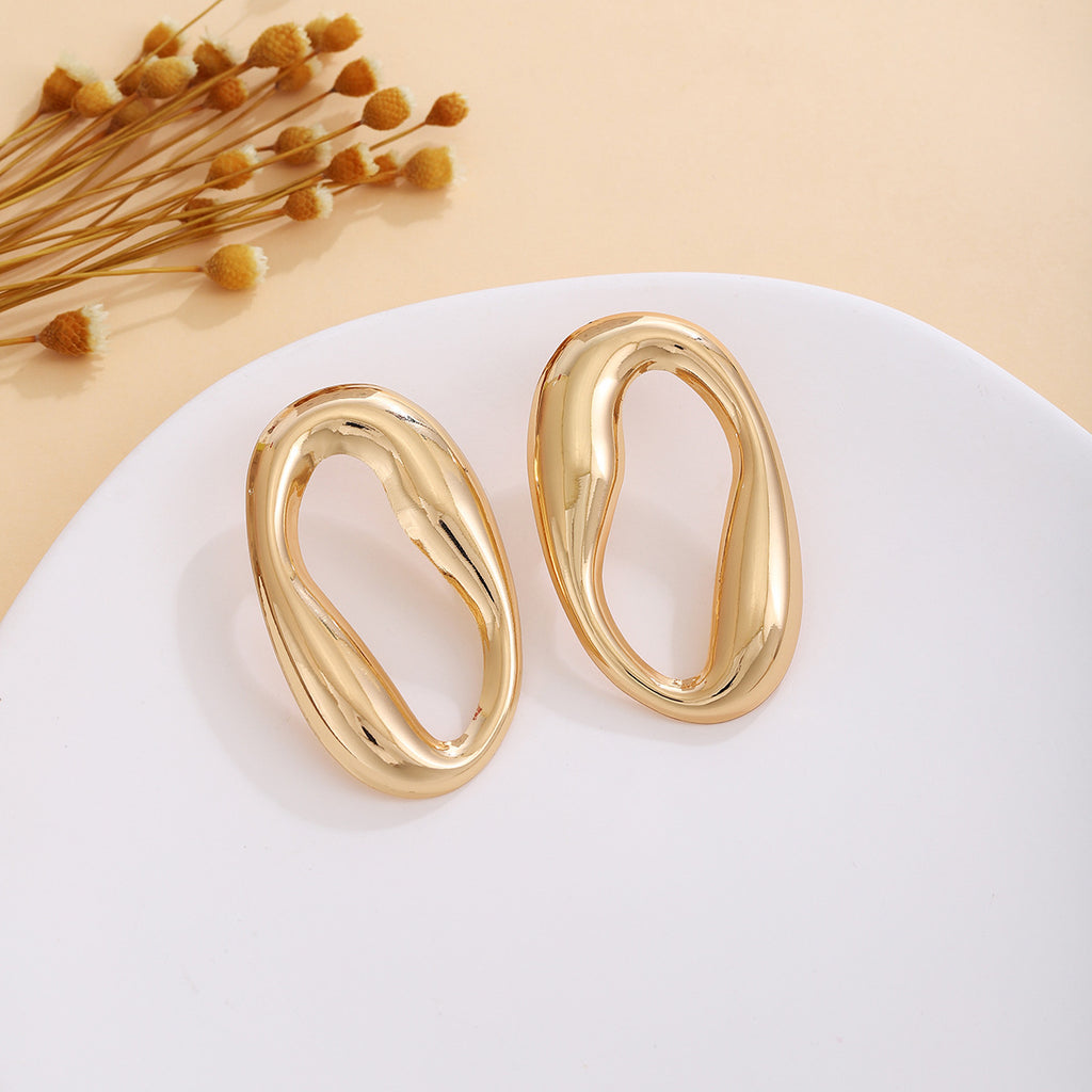 European and American light luxury high-end metal style simple personality earrings women's retro flower pearl hollow love earrings
