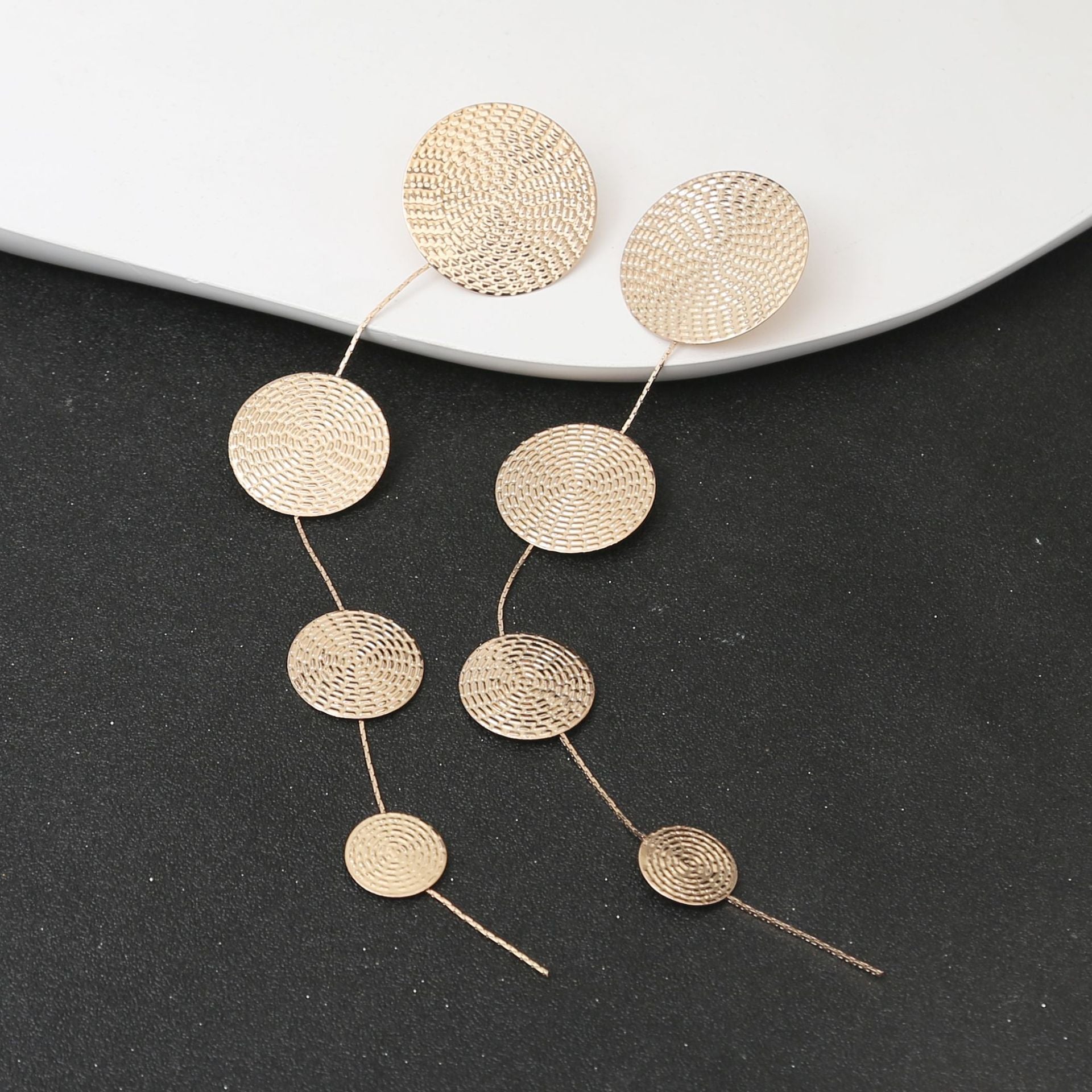 European and American light luxury high-end metal style simple personality earrings women's retro flower pearl hollow love earrings