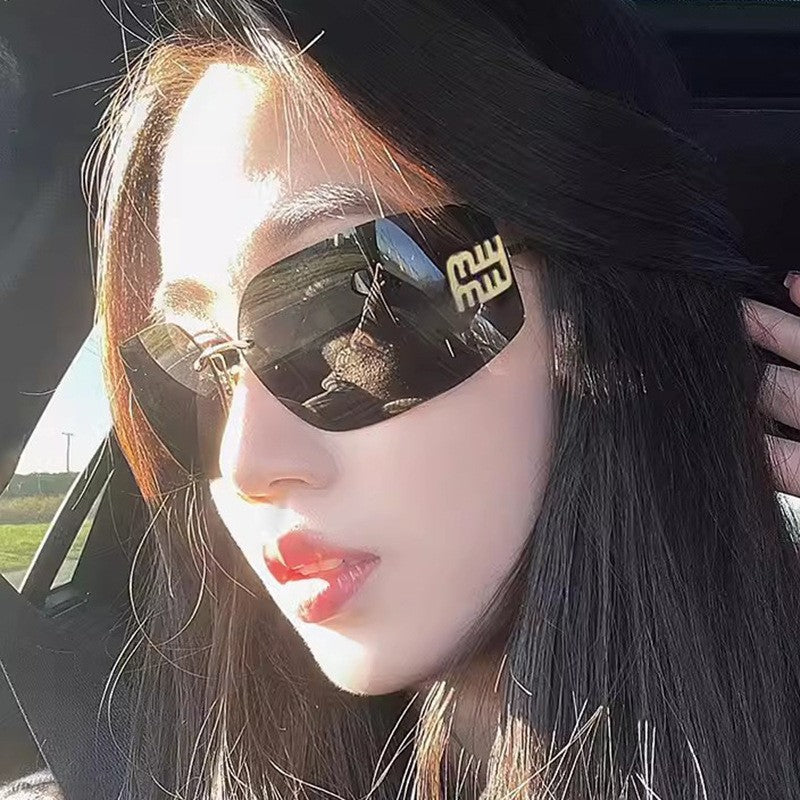 European and American New Fashion Black Sunglasses Frameless Retro Ins Internet Celebrity Same Style Women's Metal Sunglasses Cross Border