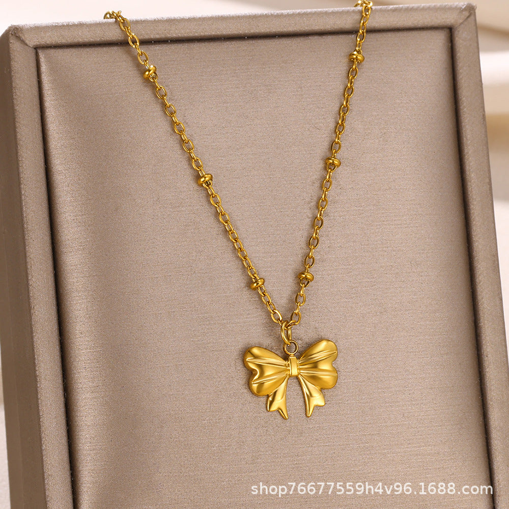 Cross-border European and American explosions butterfly pendant necklace ladies clavicle chain plated 18k gold non-fading pendant necklace wholesale