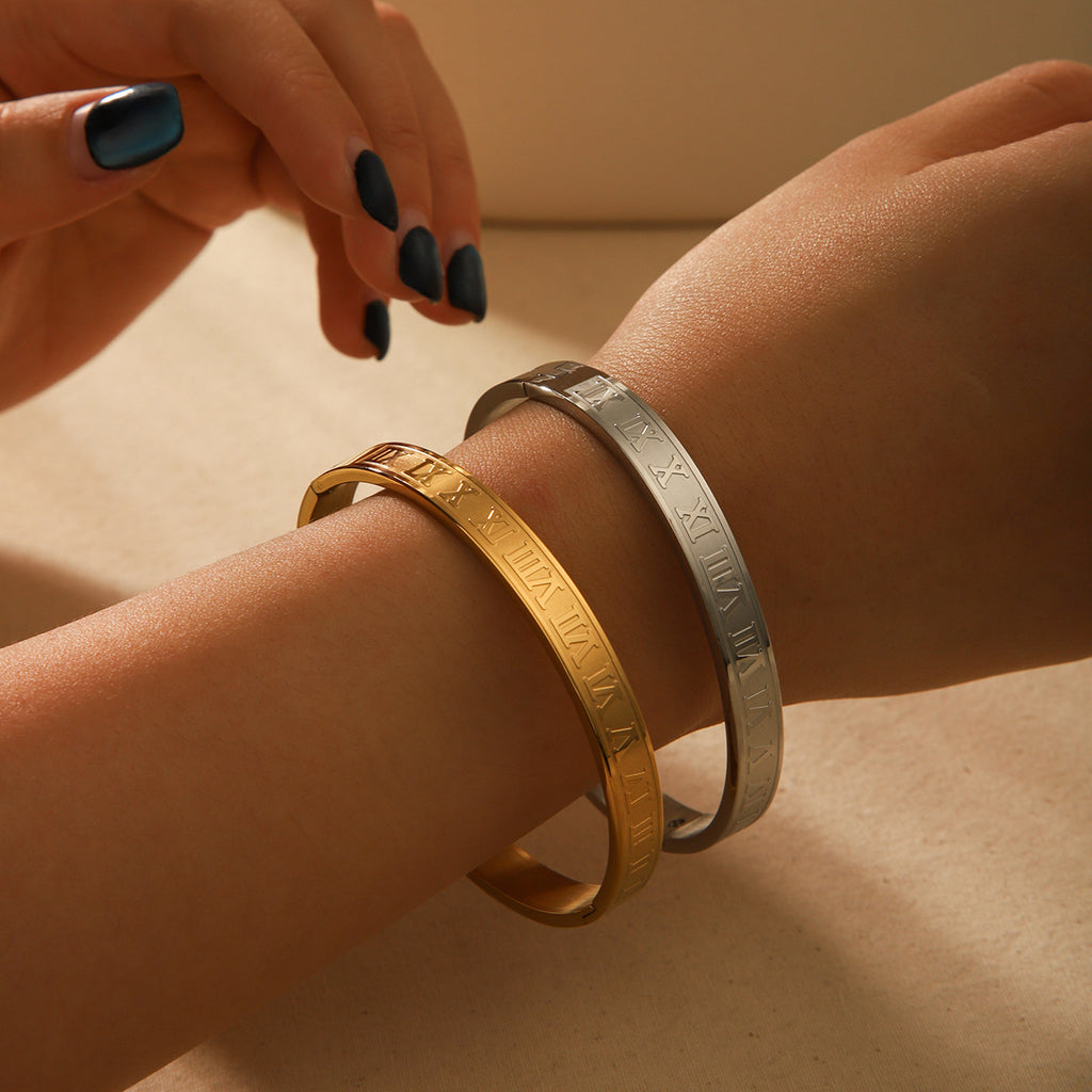 European and American fashion titanium steel Roman numeral buckle bracelet 18k gold ins punk style stainless steel bracelet women's high-end sense