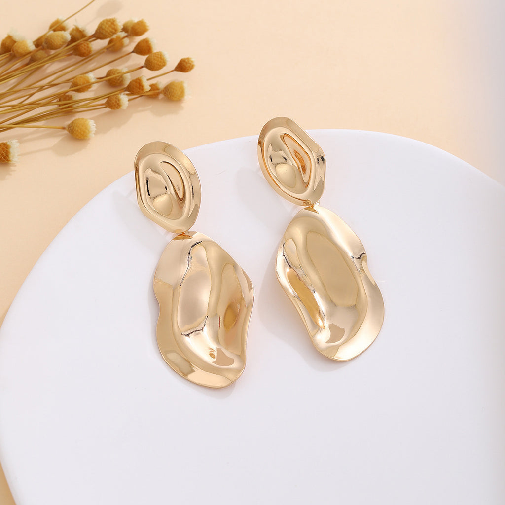 European and American light luxury high-end metal style simple personality earrings women's retro flower pearl hollow love earrings